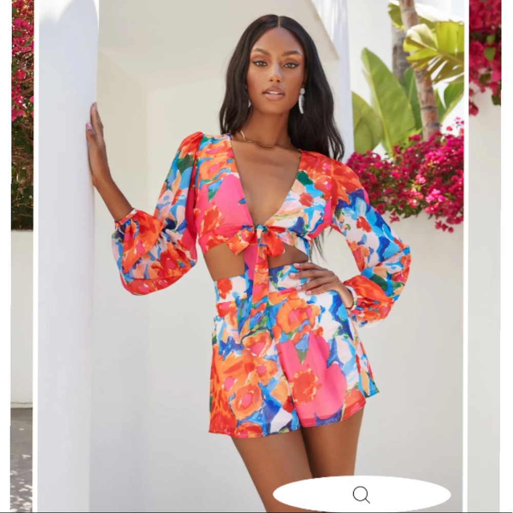 NWOT VICI: RIVERSIDE PRINTED TIE FRONT CROP BLOUSE + HIGH RISE SHORTS *SET*